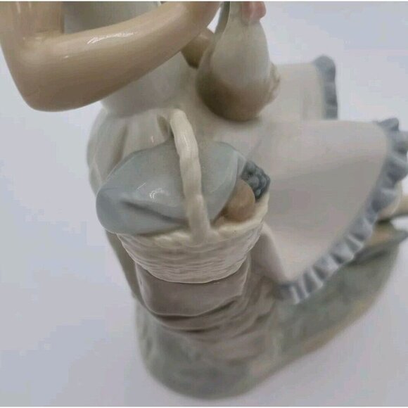 Vintage Nao By Lladro Girl Playing Rooster Spainish Figurine Excellent Condition - Picture 14 of 16